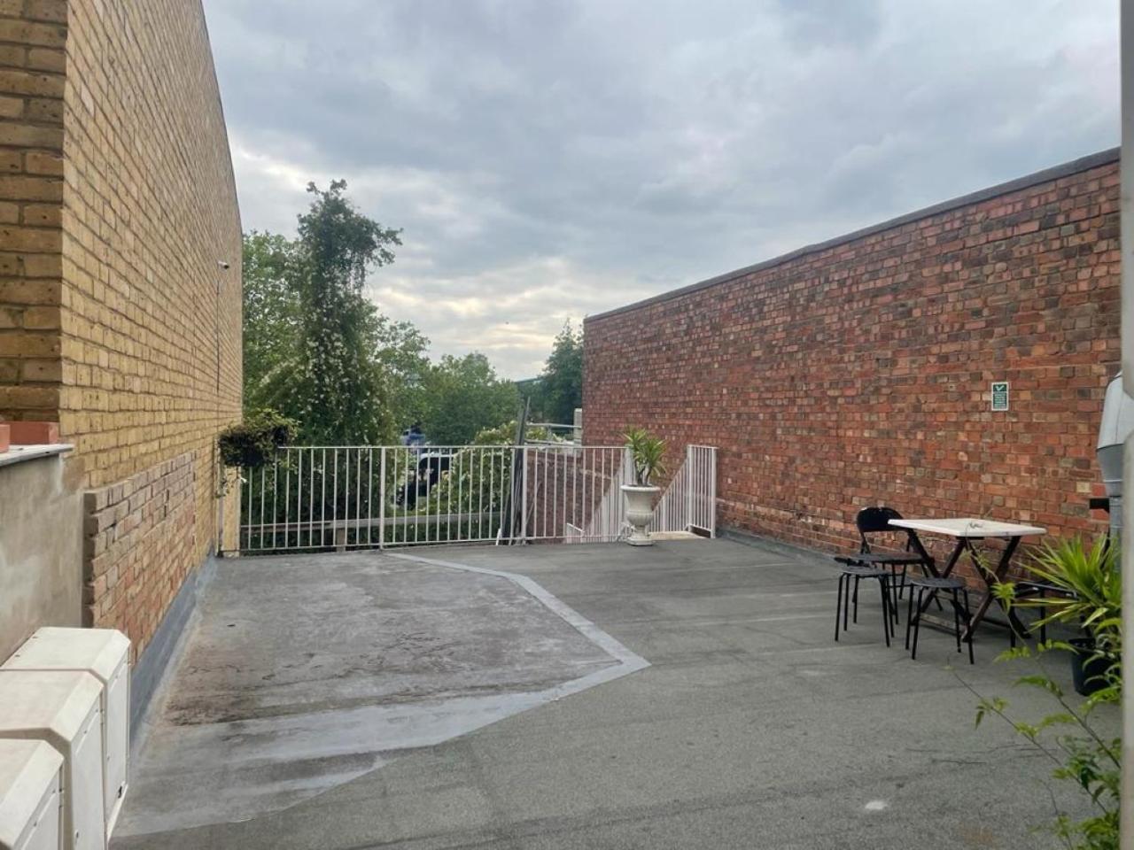 Splendid 1 Bedroom Flat + Terrace Londra Esterno foto